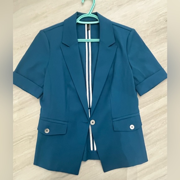 White House Black Market brand new condition gorgeous blue blazer, size 6. - Picture 1 of 4